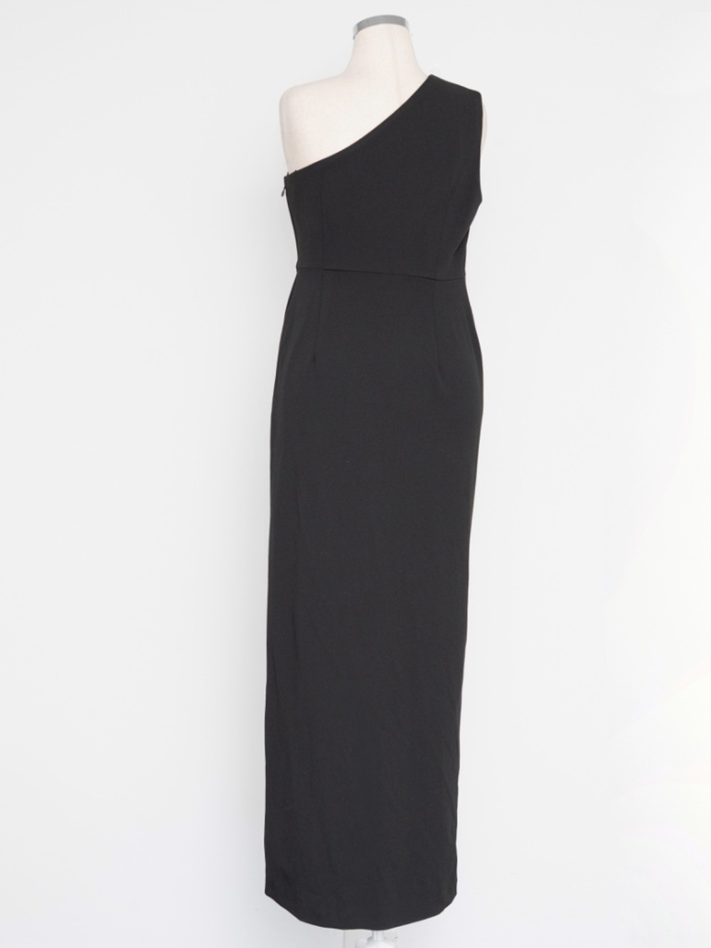 Calvin Klein - One-Shoulder Ruched Gown - Picture 4 of 12